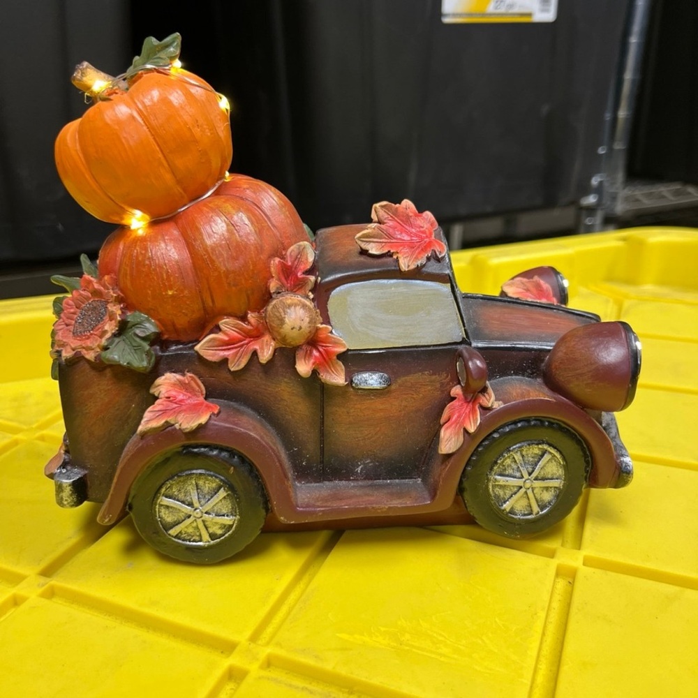 Vintage Style Pumpkin Decor Car with Lights